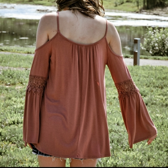 RELISTEDPink cold shoulder crochet bell sleeve top - Picture 4 of 8